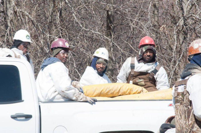 Clean up crew: Prisoners from out of state. pic